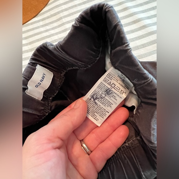 Old Navy Boys Elastic Gray and White Print Shorts Size 5T - Picture 4 of 4